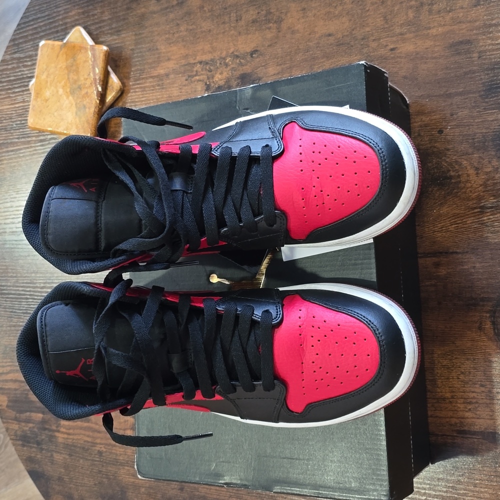 Air Jordan 1 Mid